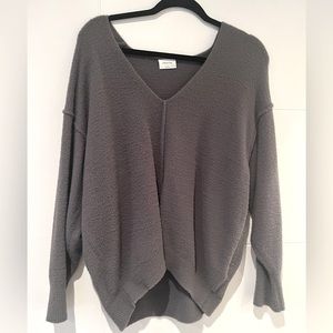 Aritzia Wilfred free ash grey V-neck sweater